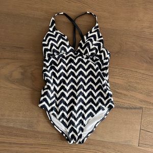 Maternity bathing suit. size small. Excellent condition.